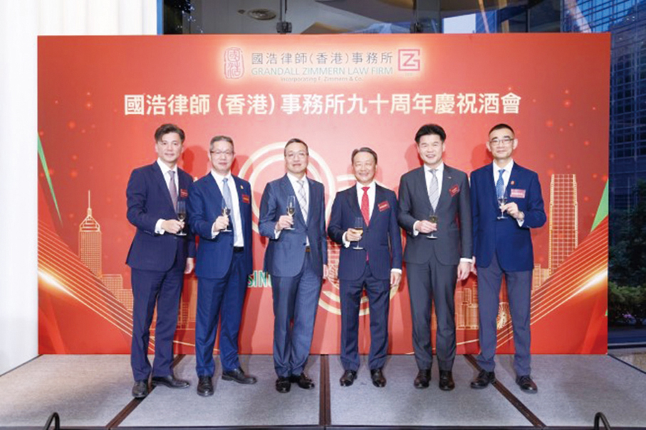 ●（左起）許紹鼎、國浩執行委員會委員沈田豐、林定國、林新強、湯文龍、蘇紹聰等在酒會上共同祝酒。