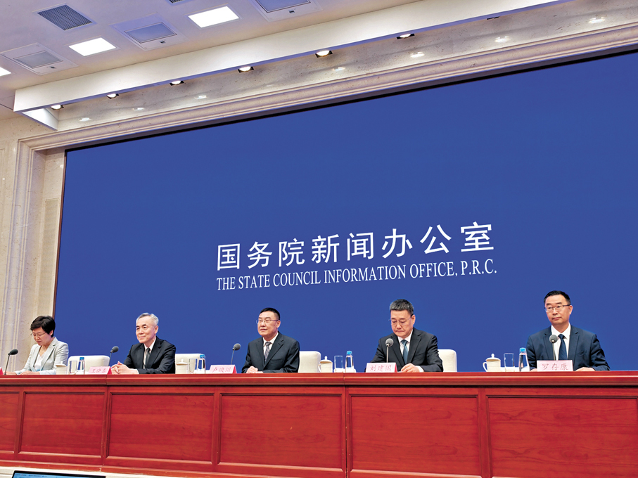 ●國新辦3日舉行新聞發布會，介紹中國人民抗日戰爭暨世界反法西斯戰爭勝利80周年主題展覽和推出優秀文藝作品、文藝活動有關情況。 香港文匯報記者江鑫嫻  攝