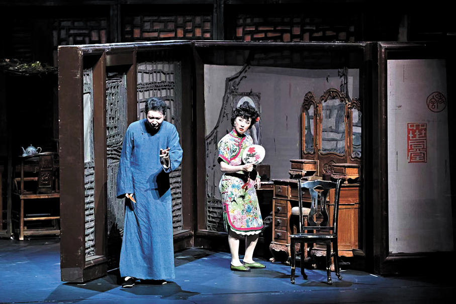 ●導演田沁鑫採用「新現實主義」手法創作《四世同堂》。