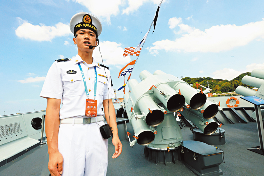 ●運城艦前甲板的火箭深彈發射裝置。
