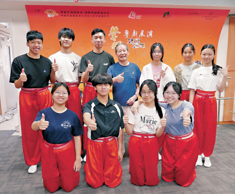 ●楊劍華師公和學員。