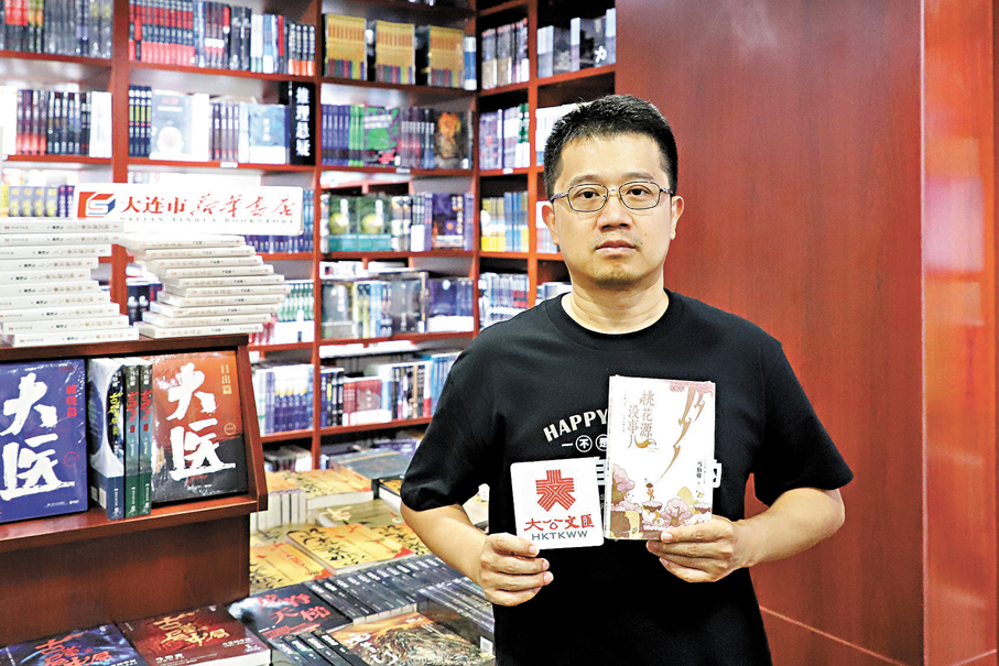 ●馬伯庸攜新作分享。 記者宋偉 攝