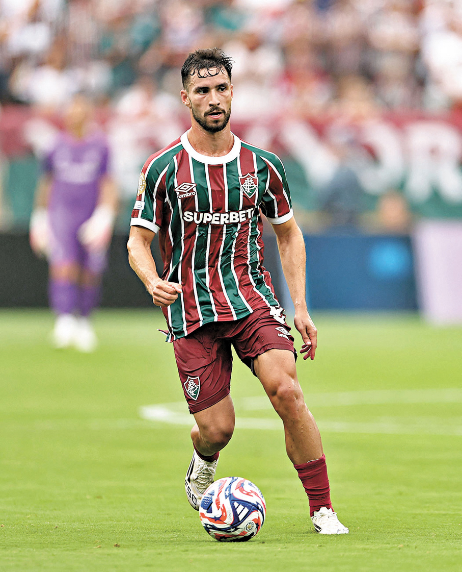 ●馬天尼利將要協助富明尼斯與對手爭奪中場。 資料圖片