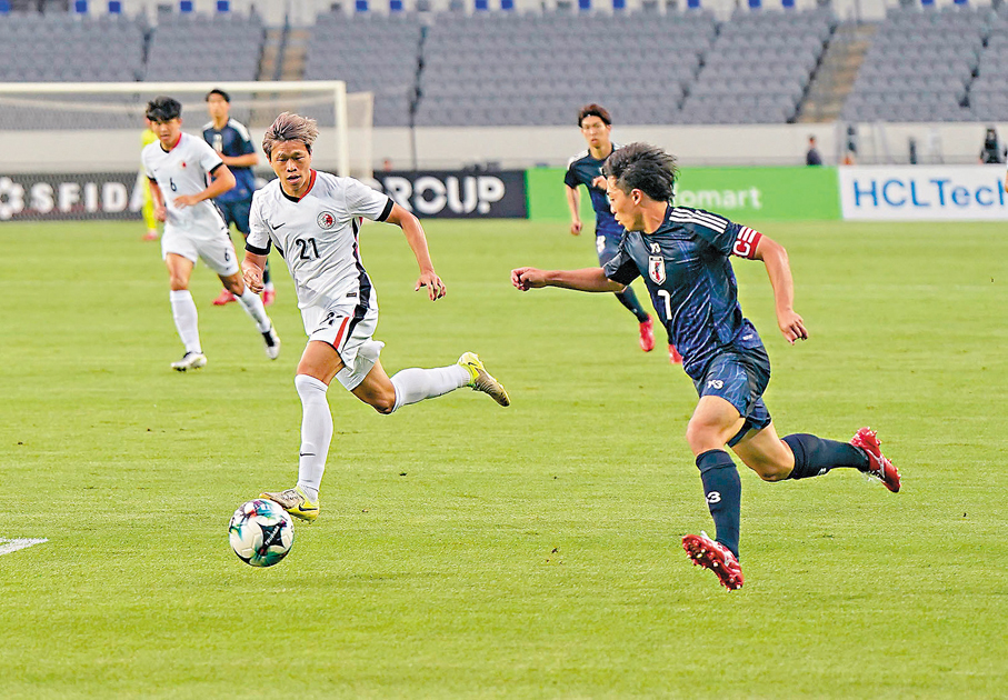 ●茹子楠積極回防，試圖阻止對手推進。