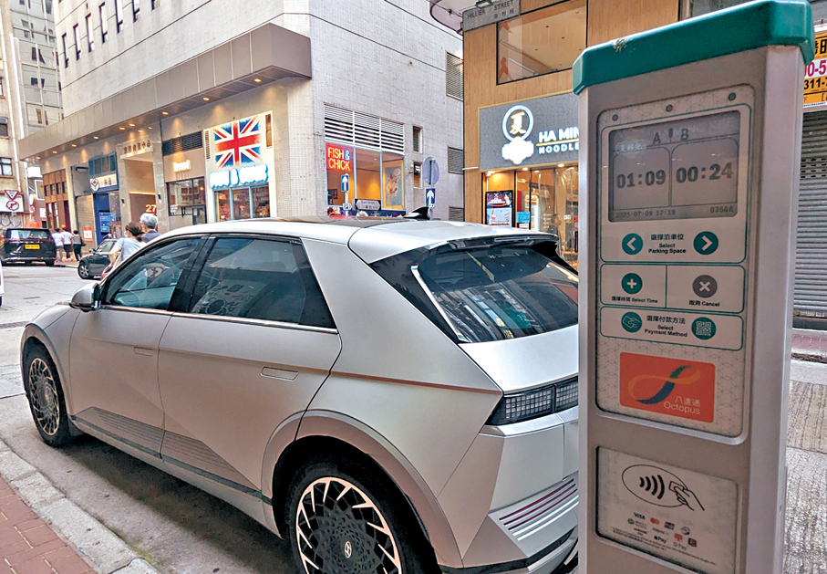 ●「咪錶」收費擬於明年起調高，以加快車位流轉。香港文匯報記者萬霜靈  攝