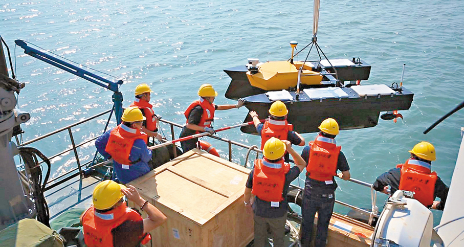 ●無人艇載聲吶系統，精確測繪里斯本丸沉船。