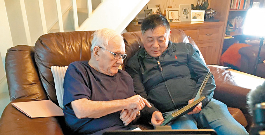 ●導演方勵探訪親歷者丹尼斯·莫利。