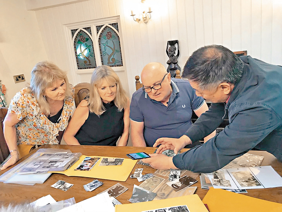 ●導演方勵與親歷者畢靈翰後代家人。