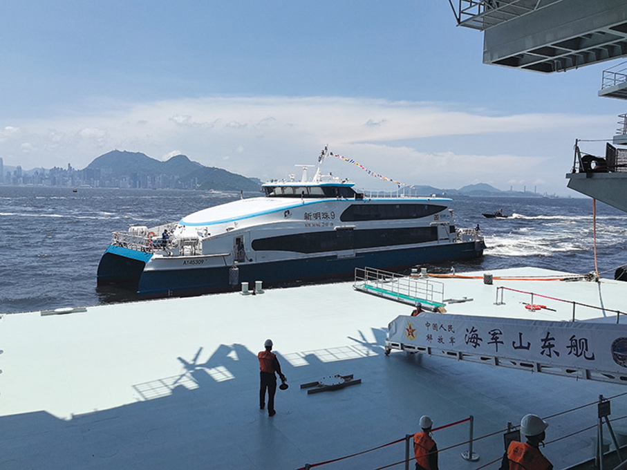 ●珠江客運服務團隊積極參與山東艦航母編隊訪港保障服務。