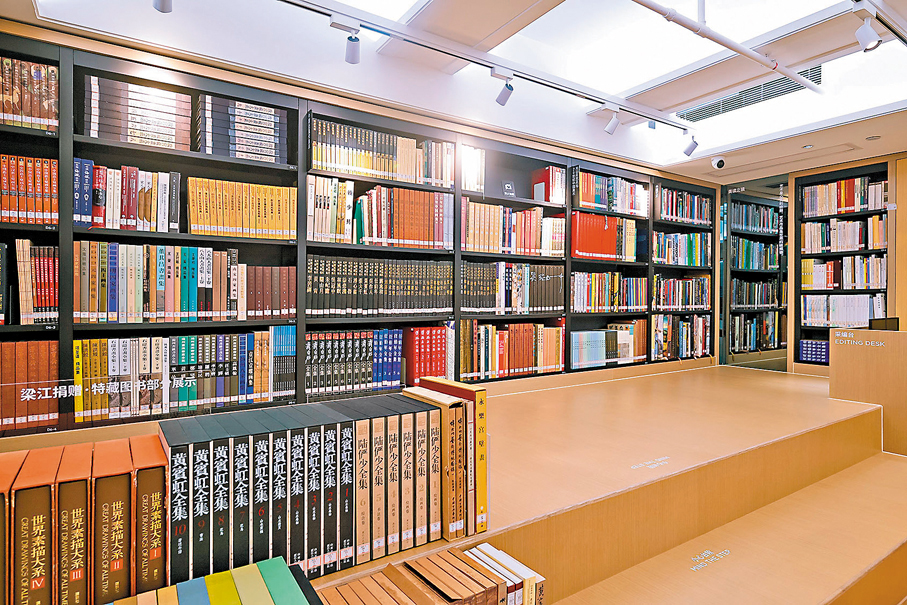 ●關山月美術館圖書文獻館，以濃厚的藝術氛圍、專業的美術特色和嚴格的選書標準而著稱。