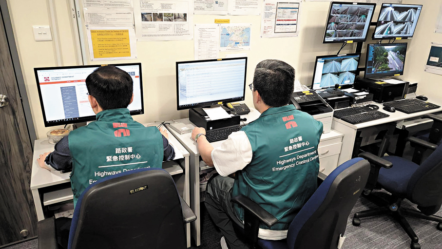 ●路政署緊急控制中心超前部署應對持續惡劣天氣。 路政署Fb圖片