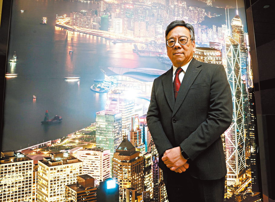 ●丘應樺日前接受香港文匯報專訪時表示,香港一定要尋求新機遇,尋求與新的經濟體有更多合作。 香港文匯報記者郭木又 攝
