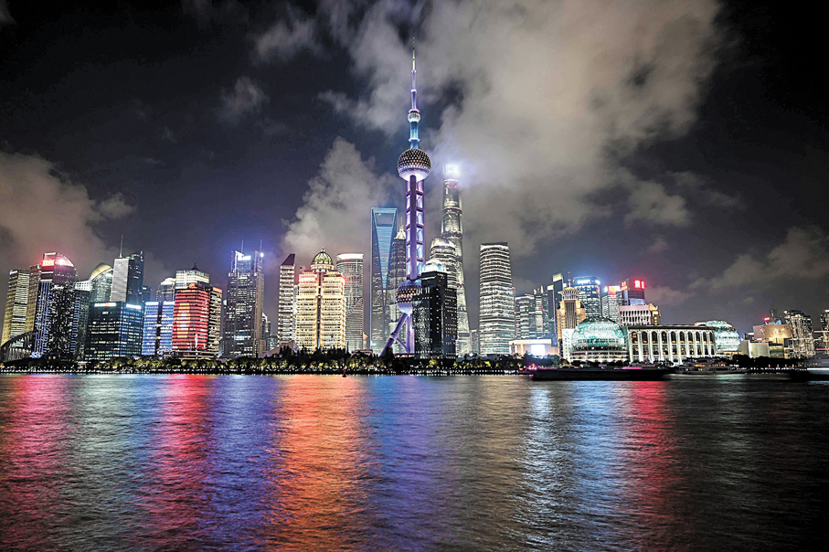 ●上海正致力於國際經濟中心、金融中心、貿易中心、航運中心和科技創新中心建設，數字貨幣、區塊鏈技術與上述中心建設緊密相關。圖為上海浦東陸家嘴。 資料圖片