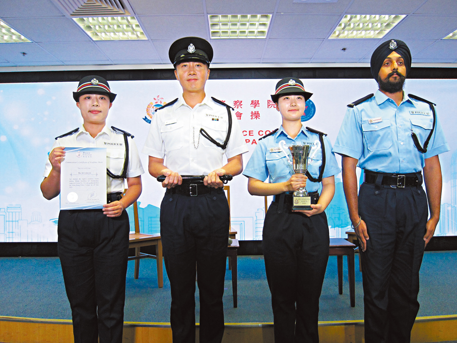 ●左起：見習督察蘇樂儀和鍾偉強、警員衛靜瑤和Singh Palvinderjit（阿達）。