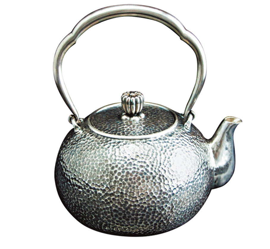 ●《槌目紋銀壺》