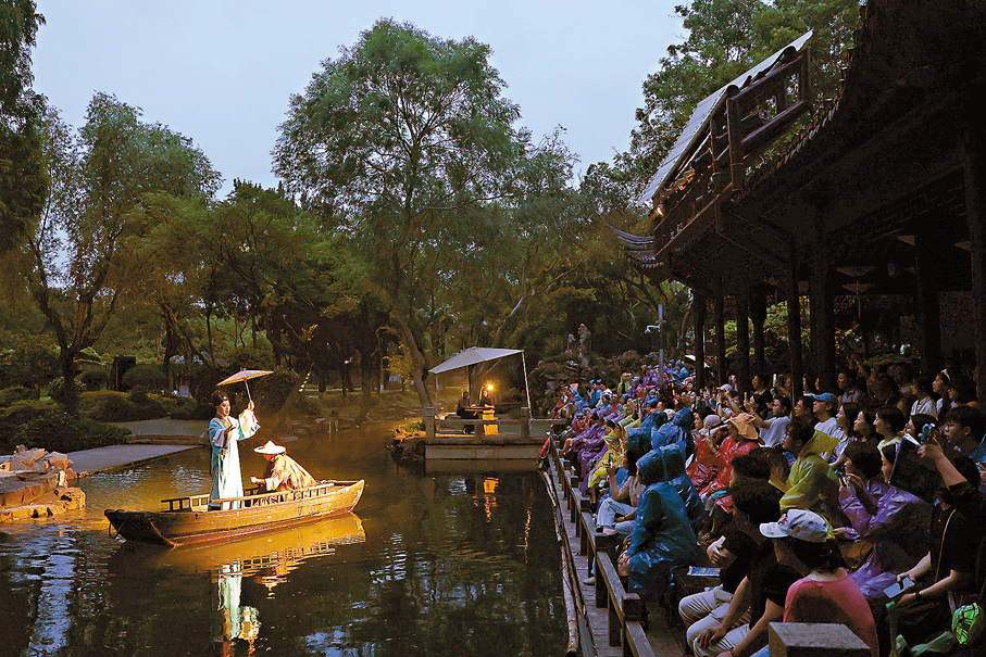 ●實景園林版昆曲《牡丹亭》至今已演出近350場，接待觀眾累計超7萬人次。