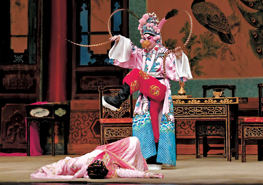 ●阮德民演《小宴》，展現的翎子功。