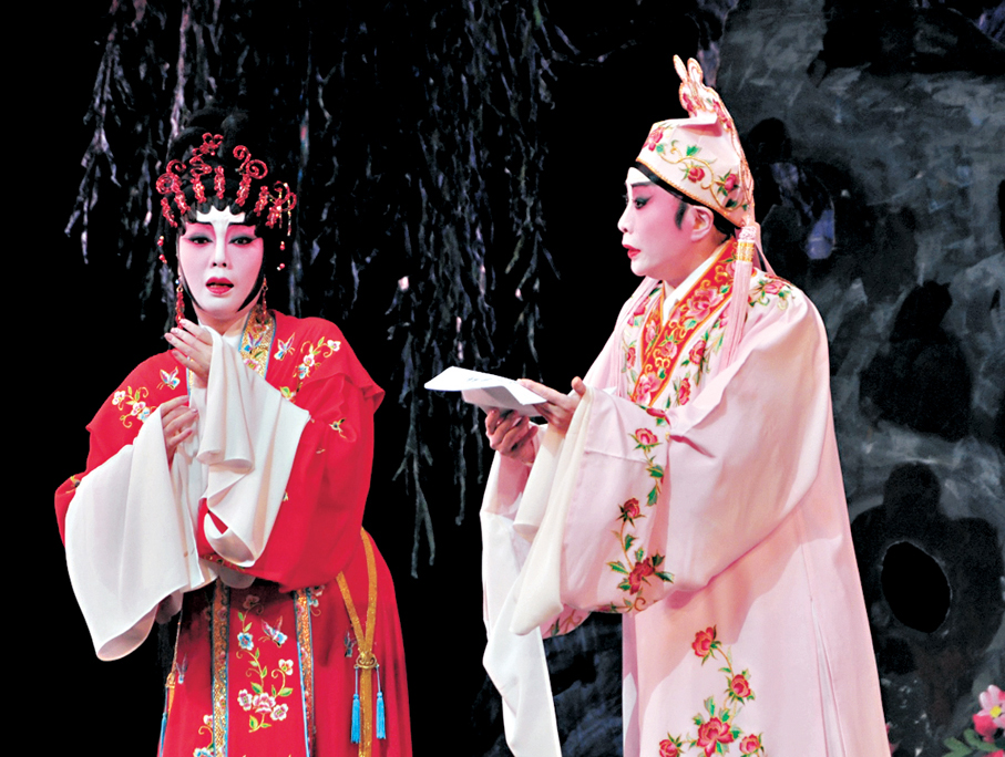 ●衛駿輝與陳咏儀演《蝶影紅梨記》。