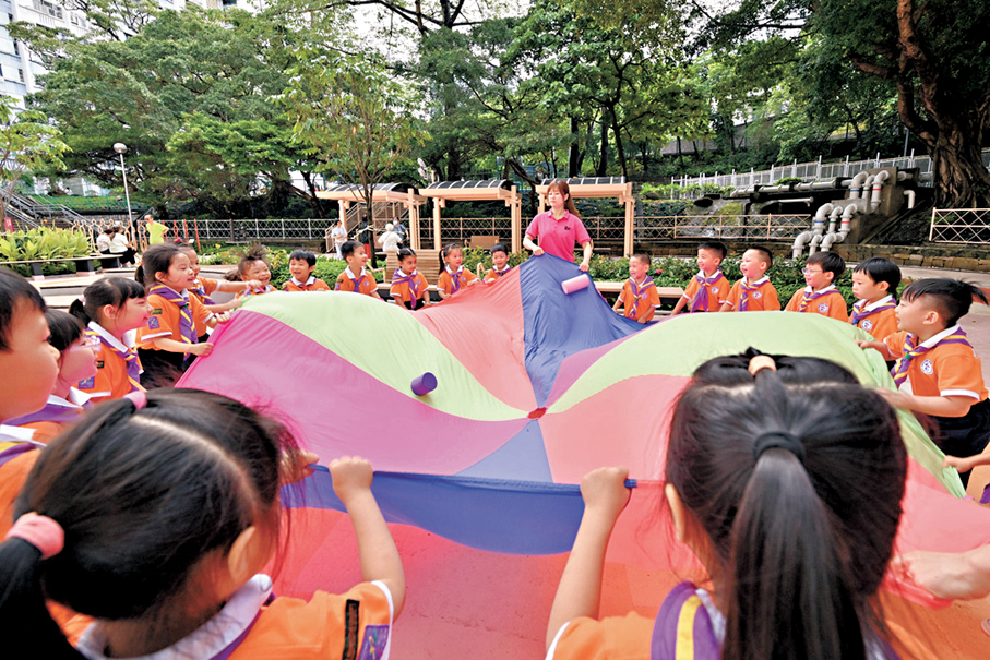 ●小童在功夫閣進行不同戶外活動。