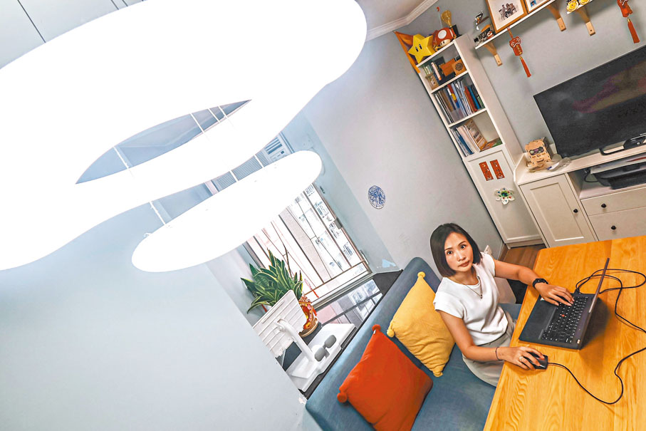 ●周女士（化名）認同公屋應留予更有需要的基層家庭，故一直想置業騰出公屋單位，但私樓買不起，抽居屋卻難過中六合彩。 香港文匯報記者涂穴  攝