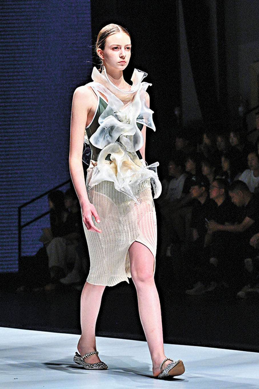 ●陳宇採用智能面料與未來感設計。