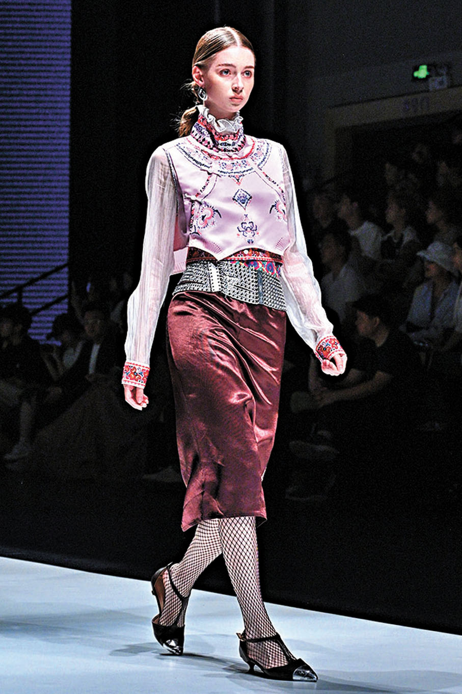 ●陳宇「57°仰角」專場發布