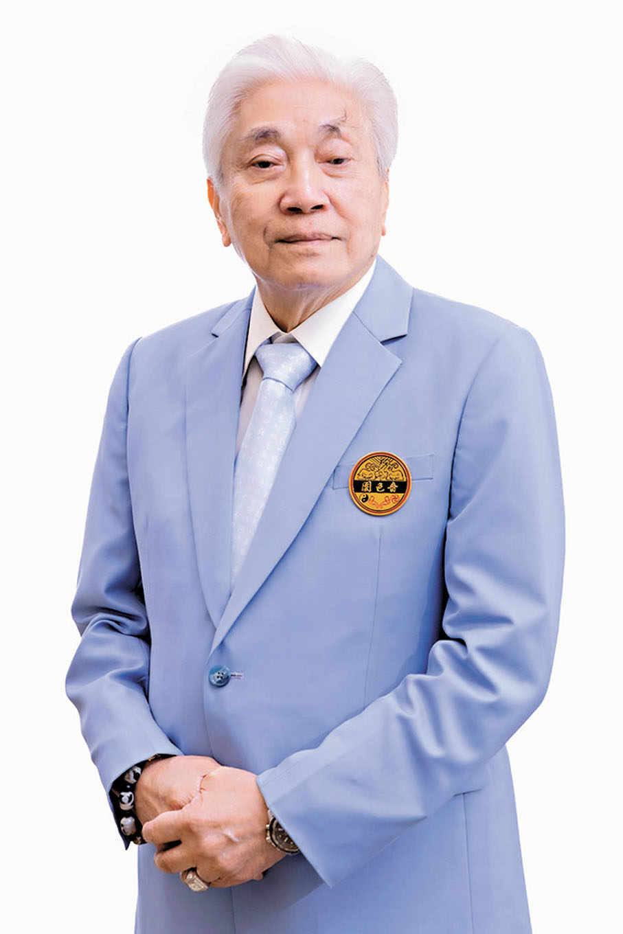 李耀輝（義覺）　1985年入道嗇色園，於2006年被委任為首任監院，義務從事宗教及慈善工作達40年。2016年，獲頒授「榮譽勳章（MH）」榮銜，以嘉許其慈善事業貢獻；2022年，獲香港教育大學頒授「榮譽院士」，又於2025年獲國家文化和旅遊部選為「第六批國家級非物質文化遺產代表性傳承人」。