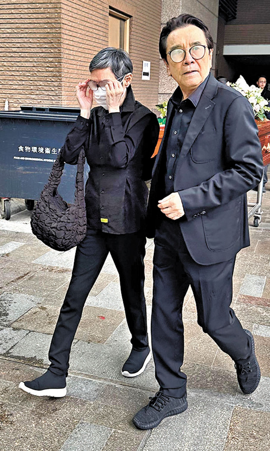 ●姜大衛和李琳琳夫婦到場送別。  子棠  攝