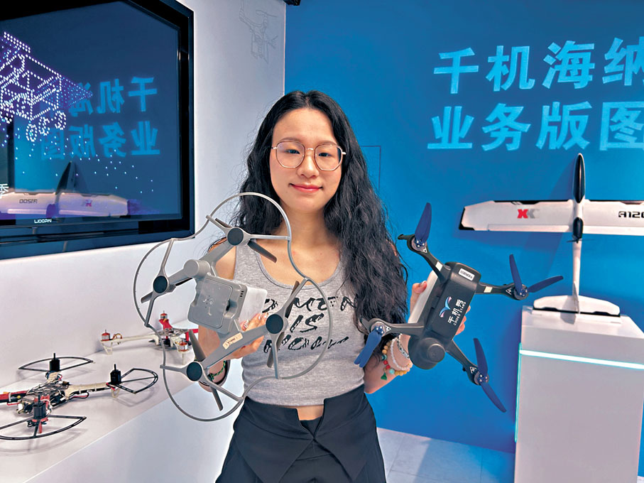 ●將在十五運會期間投入無人機編隊表演的兩款主力機型。香港文匯報記者敖敏輝 攝