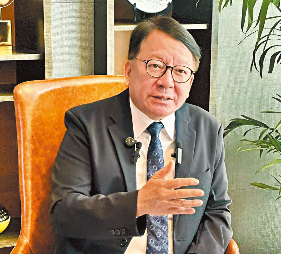 ●香港特區政府政務司司長陳國基率團開啟黑龍江研學行程,在哈爾濱接受香港文匯報記者專訪。 香港文匯報記者王欣欣 攝