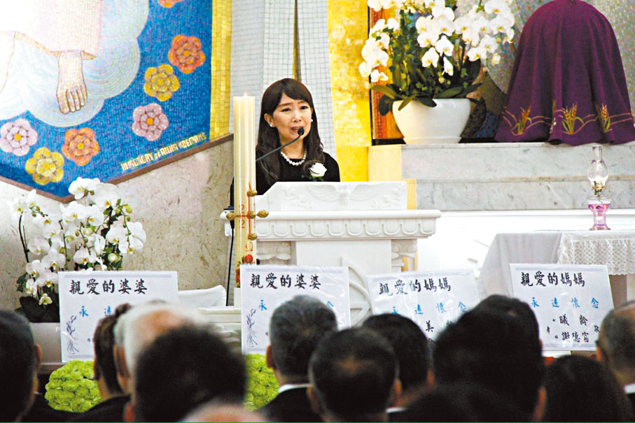 ●陳美齡在安息彌撒分享時難掩傷痛之情。 達里 攝