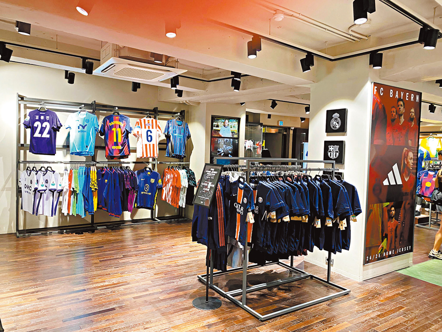 ●韓國最大的足球用品商店「Capo」吸引眾多潮人前往。