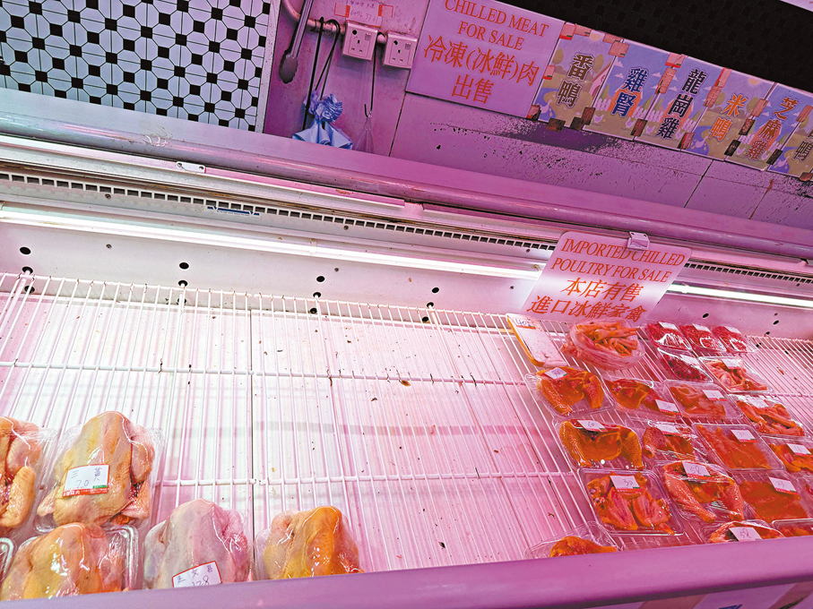 ●有豬肉店臨近昨午4時已經銷售大半存貨。香港文匯報記者唐文  攝