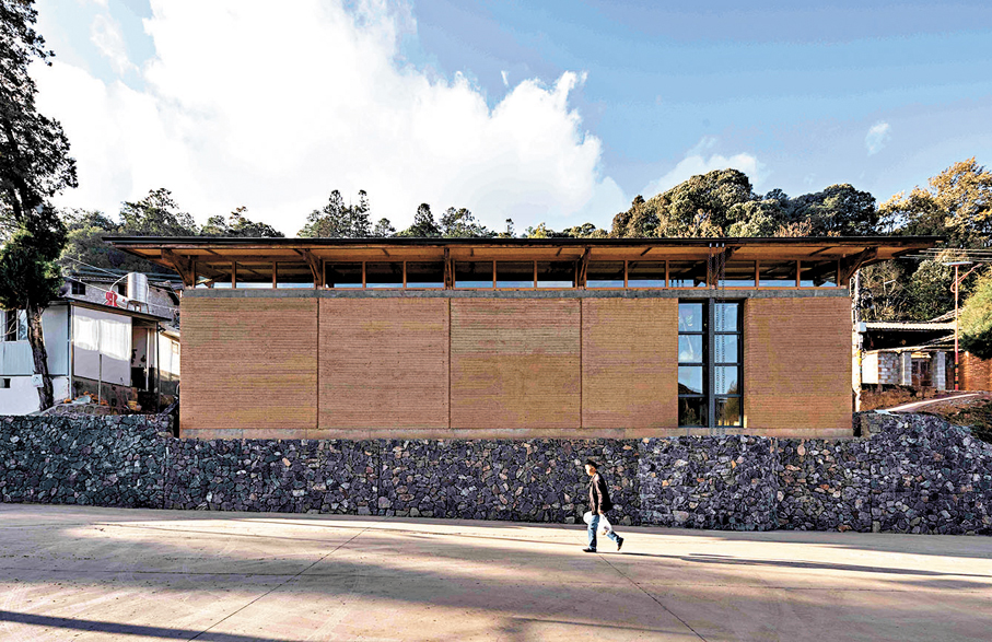 ●「一專一村」計劃位於雲南打黑新村的抗震夯土公房。受訪者供圖