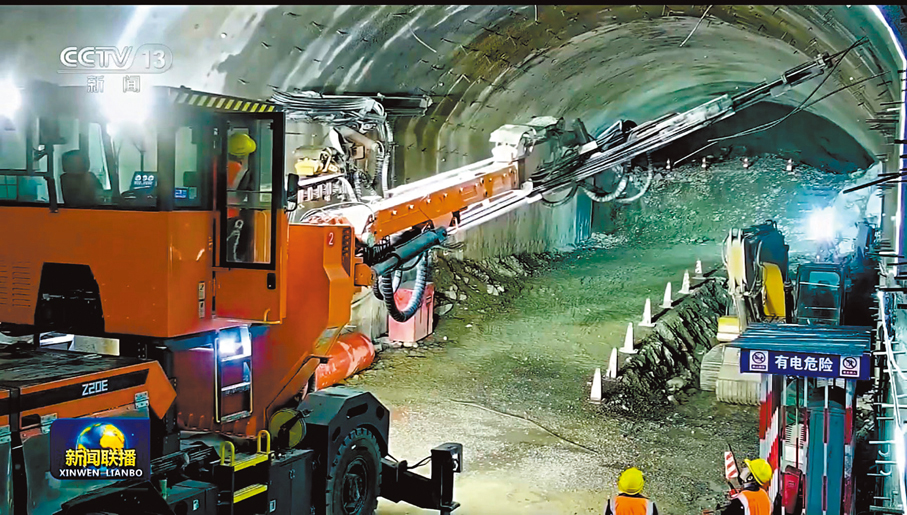 ●雅魯藏布江下游水電工程施工現場。 視頻截圖