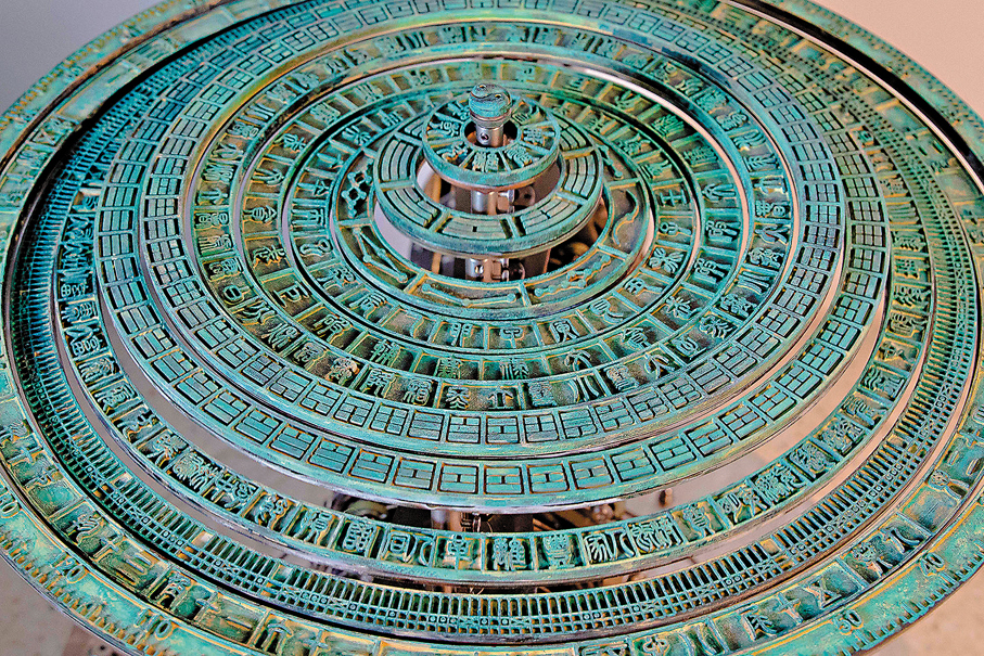 ●《滴動儀》羅盤的每一個圈層都與中國傳統文化相關。