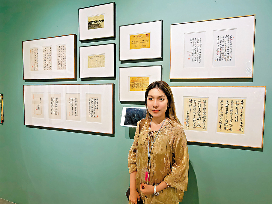 ●高興以20世紀戰時書信為創作起點，讓參觀者在「書信考古」中實現情感重構。香港文匯報記者茅建興  攝