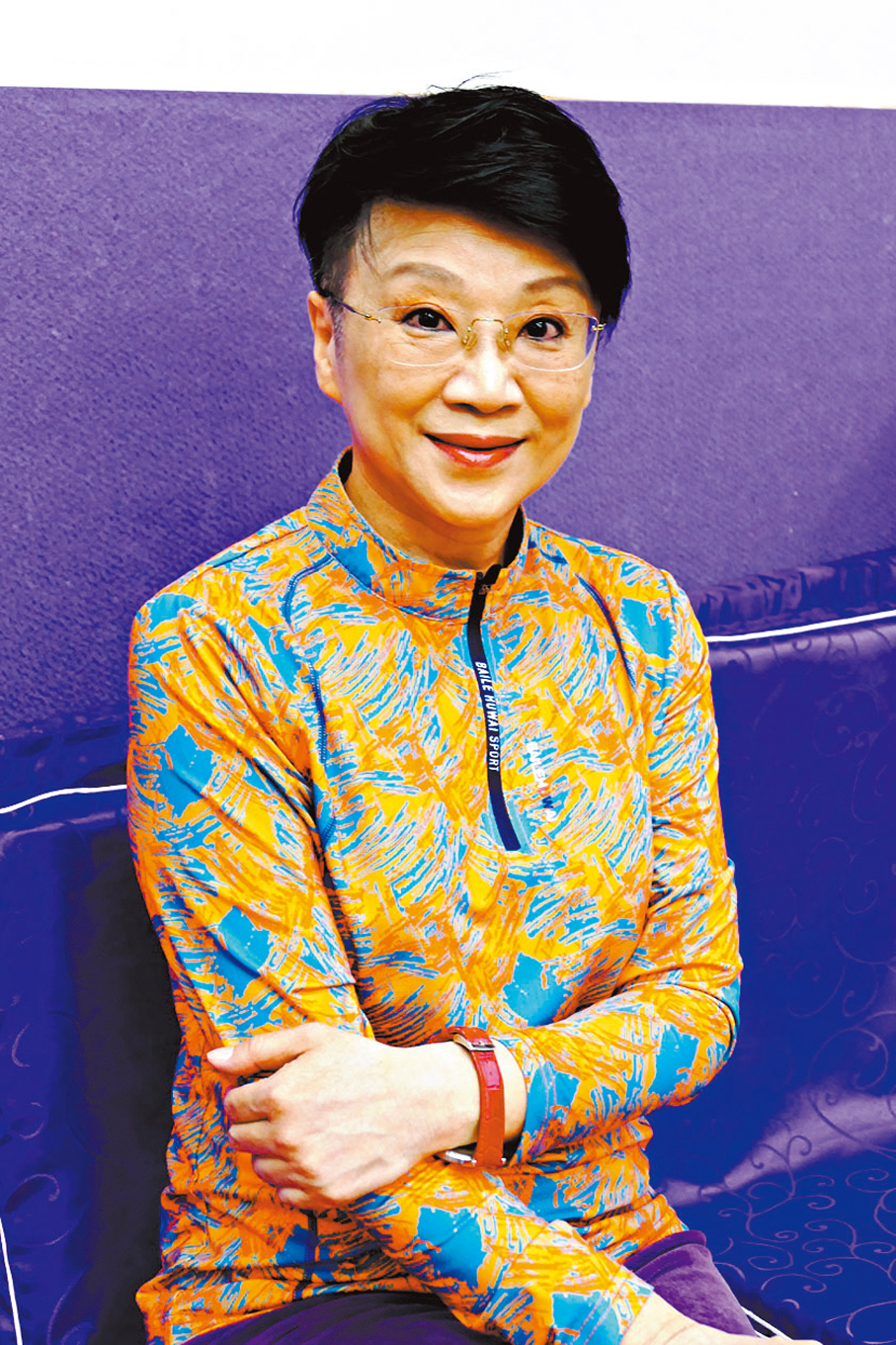 ●劉惠鳴百忙中接受訪問。