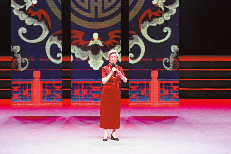 ●贛劇泰斗胡瑞華表演贛劇《二度梅·潼台別》。