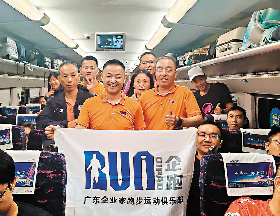 ●跑友們對馬拉松高鐵專列讚不絕口。受訪者供圖