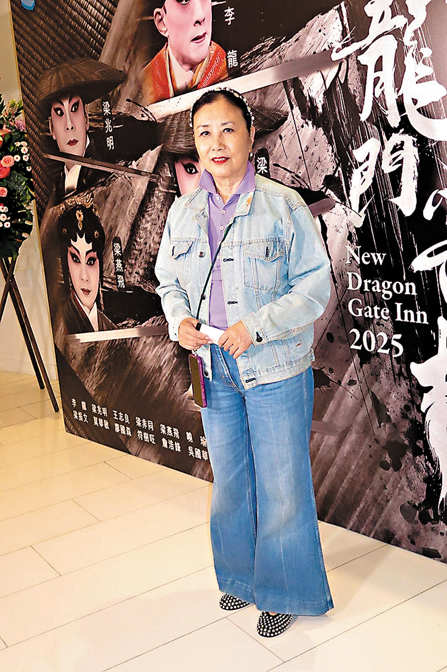 ●阿姐前晚從容談家英哥的身體情況。  阿祖 攝