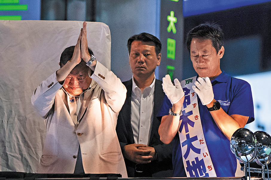 ●首相石破茂（左）盡最後努力拉票。 美聯社