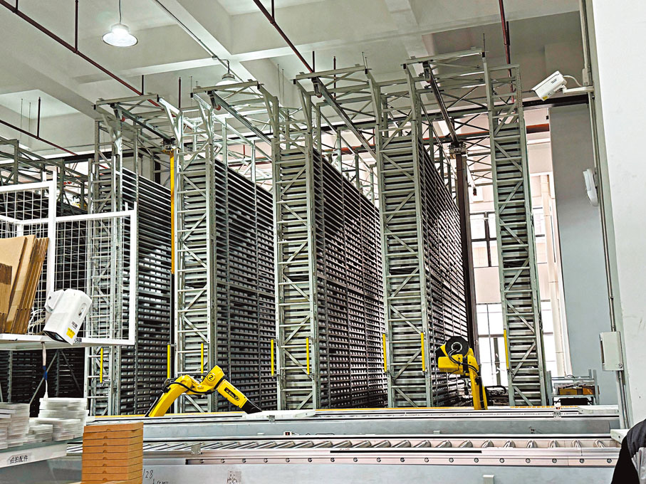 ●處理完成的產品會妥善保存。目前中心庫存量維持在10萬至15萬台之間，佔全國處理量約三分之一。