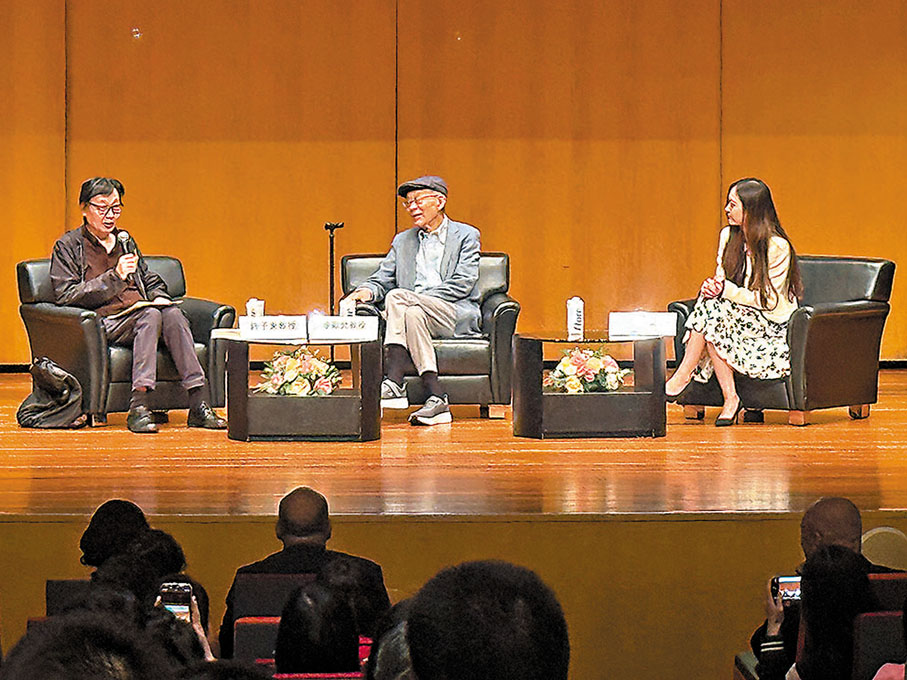 ●李歐梵（中）與許子東（左）在香港書展共談魯迅和張愛玲。