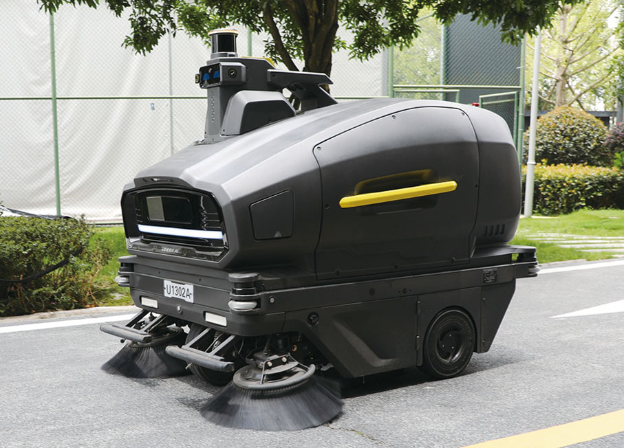 ●室外清掃具身智能機器人正在作業。