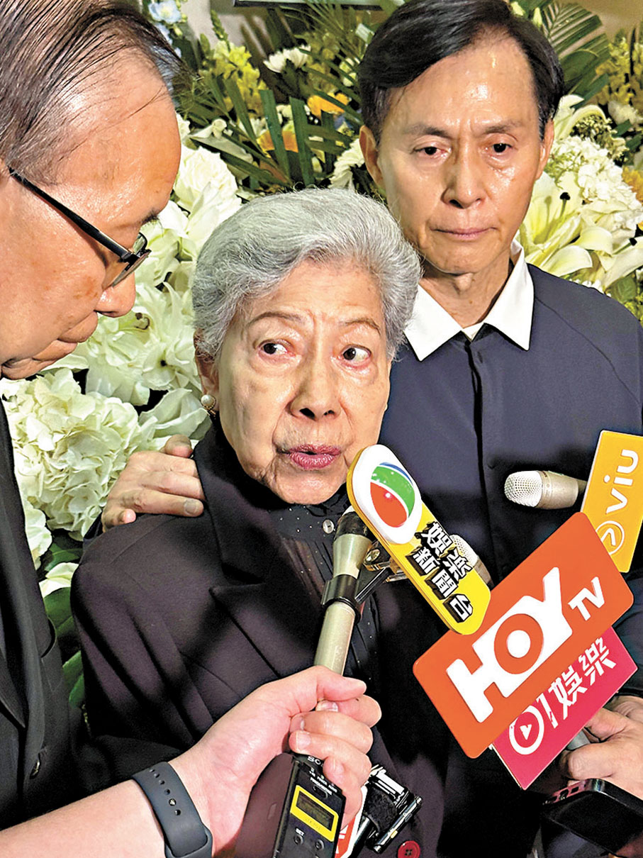 ●羅蘭受訪時語帶哽咽。阿祖  攝