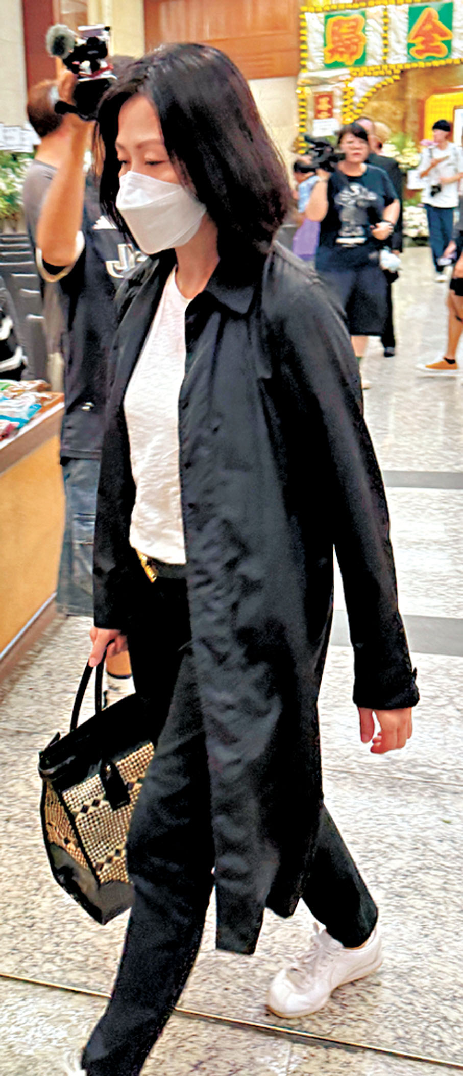 ●陳慧珊離開靈堂時雙眼通紅。 阿祖  攝