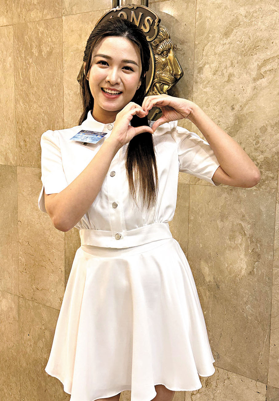 ●江嘉敏甜笑派心。子棠 攝