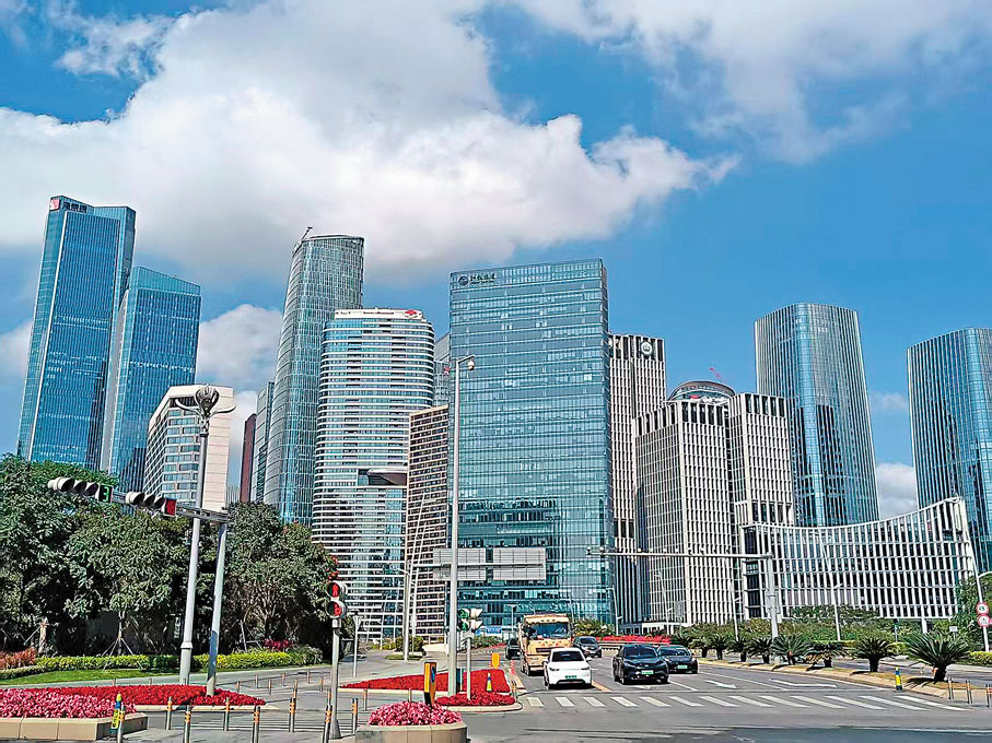 ●為了應對中美貿易戰和經濟脫鈎，粵港澳大灣區需以制度創新挖掘合作潛力。圖為前海城區一角。