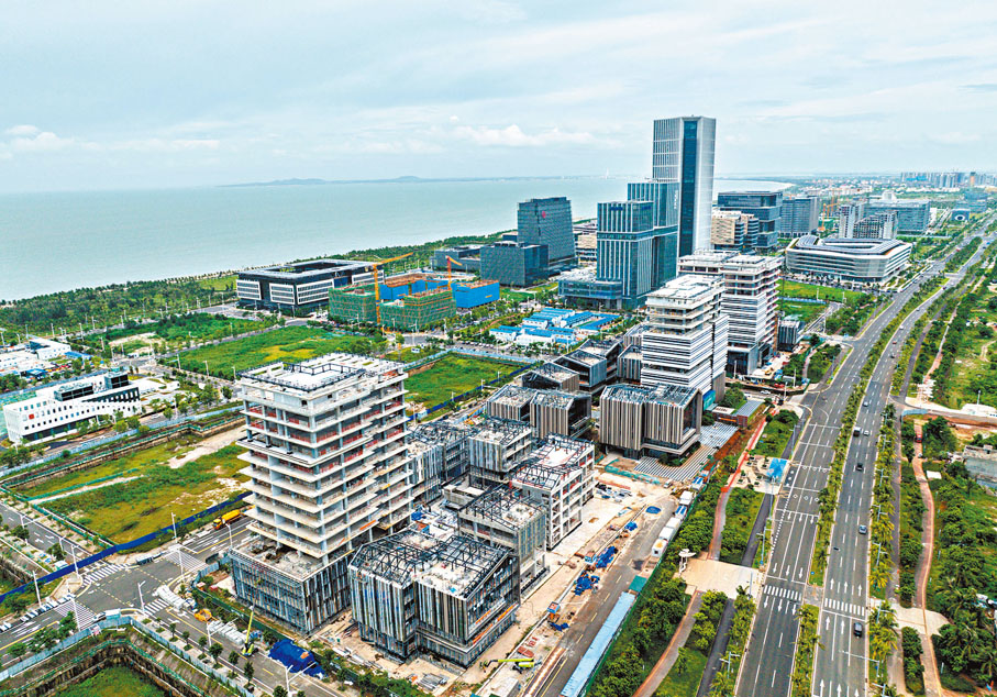 ●海南自貿港封關不是封島，而是進一步擴大開放。圖為7月23日，在建設中的海南海口江東新區總部經濟區（生態CBD）。 中新社